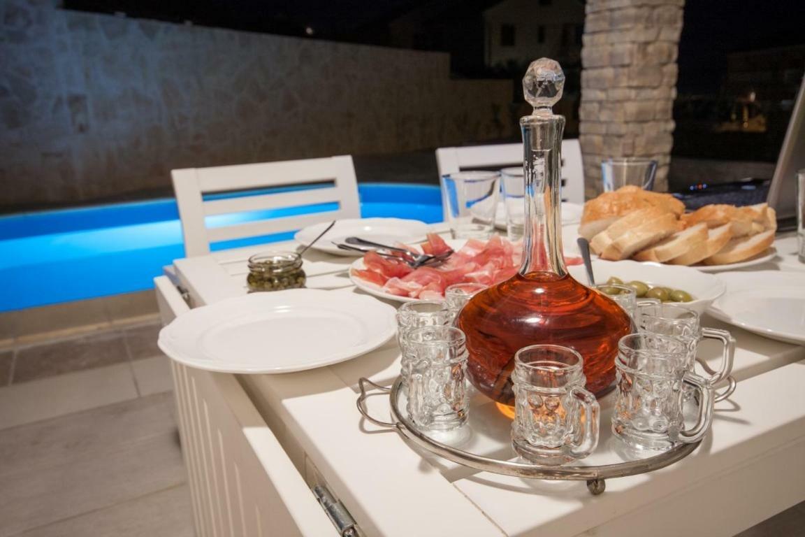 Villa House Sunny Rock Baska Habitación foto
